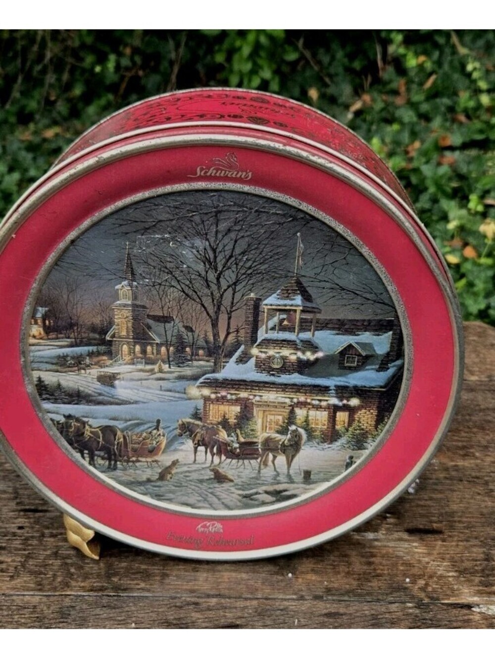 Schwan's Ltd Holiday Edition Christmas 2001 "Evening Rehearsal" Red Tin 10.0x4"